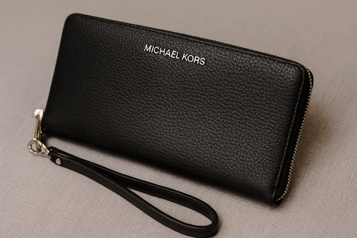 Michael Kors Jet Set Black Pebbled Leather Zip-Around Wristlet Wallet Original